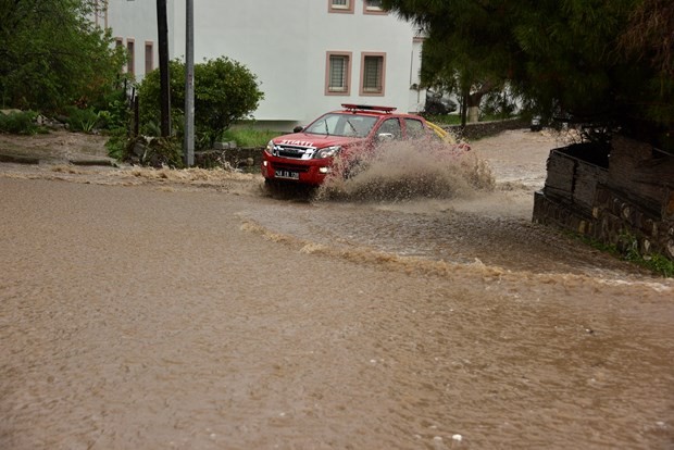 Bodrum'da sağanak sele neden oldu