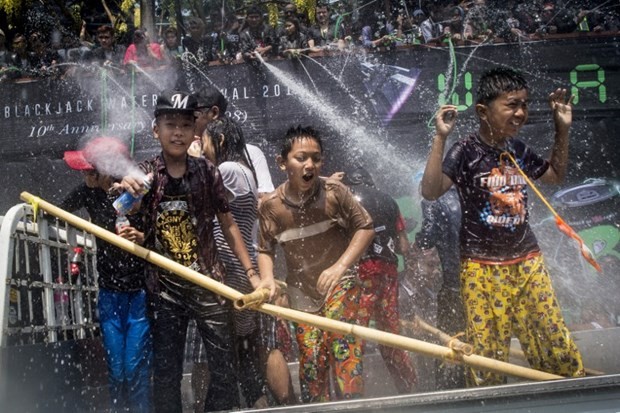 Myanmar'da su festivalinde, 285 ölü