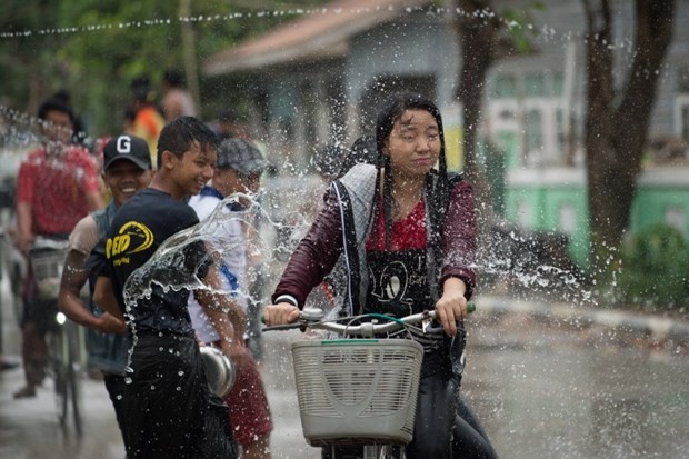 Myanmar'da su festivalinde, 285 ölü