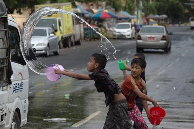 Myanmar'da su festivalinde, 285 ölü