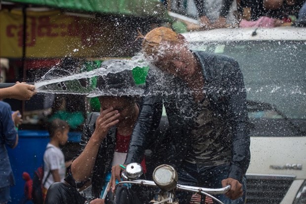 Myanmar'da su festivalinde, 285 ölü