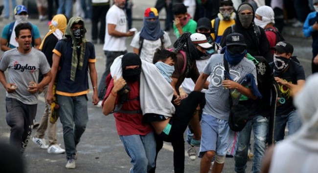 Venezuella'da protesto gösterilerinde 7 ölü