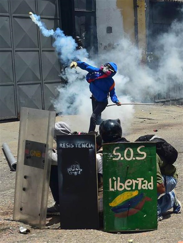 Venezuella'da protesto gösterilerinde 7 ölü