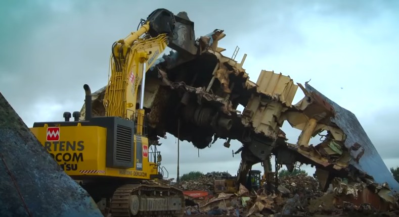 1400 araç ile batan geminin enkazı böyle çıkarıldı