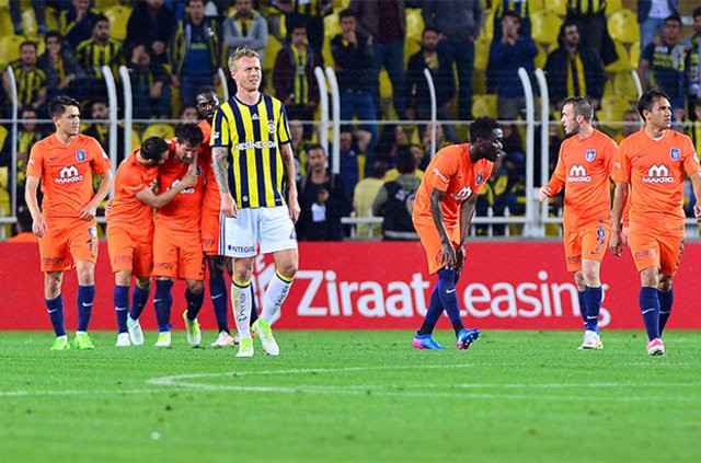 Emre Belözoğlu sosyal medyayı salladı!