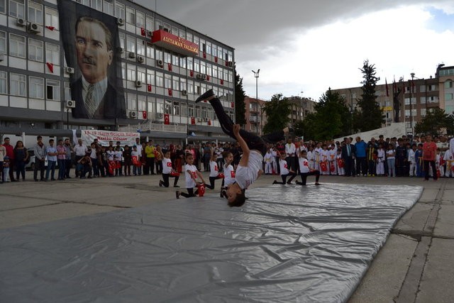 19 Mayıs bayramı tüm yurtta coşkuyla kutlandı