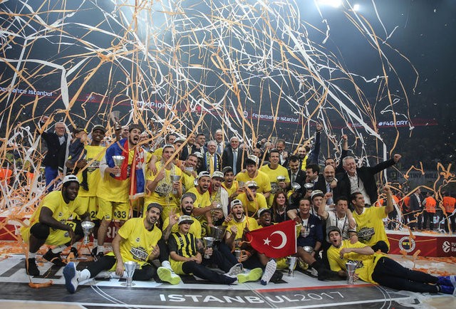 Fenerbahçe şampiyonluk kupasını aldı!