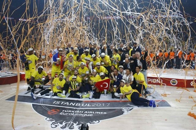 Fenerbahçe şampiyonluk kupasını aldı!