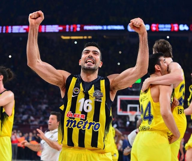 Fenerbahçe şampiyonluk kupasını aldı!