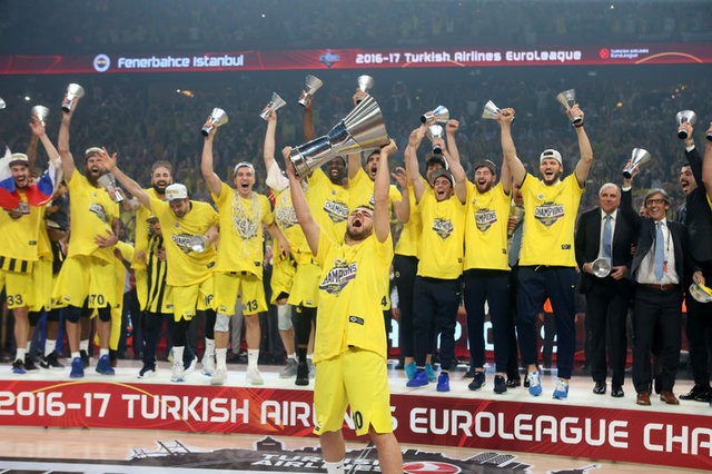 Fenerbahçe şampiyonluk kupasını aldı!