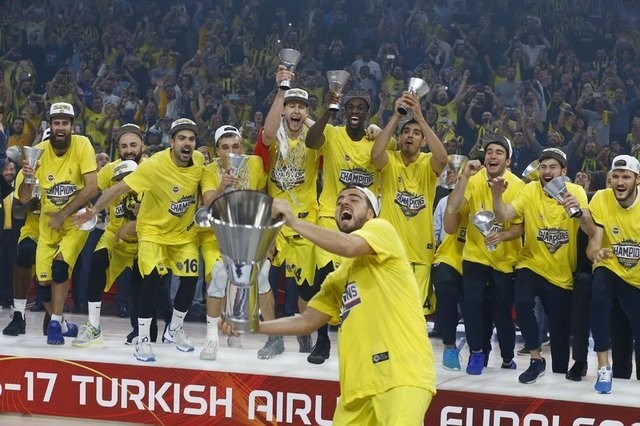 Fenerbahçe şampiyonluk kupasını aldı!