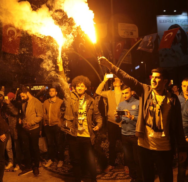 İlk şampiyonluğa coşkulu kutlama