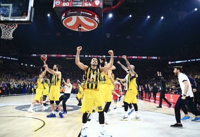 Fenerbahçeli basketbolcular tarihi zaferi böyle değerlendirdi