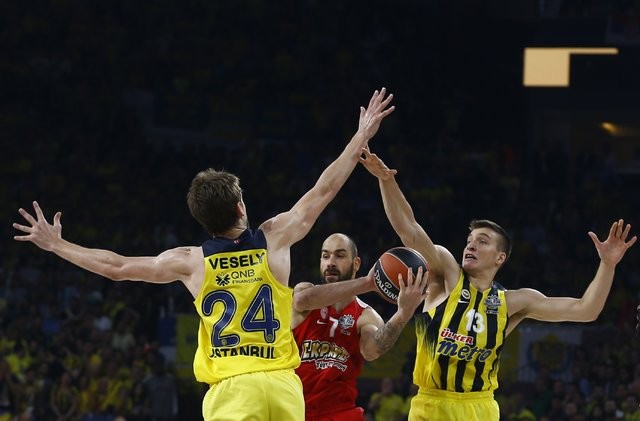 Fenerbahçeli basketbolcular tarihi zaferi böyle değerlendirdi