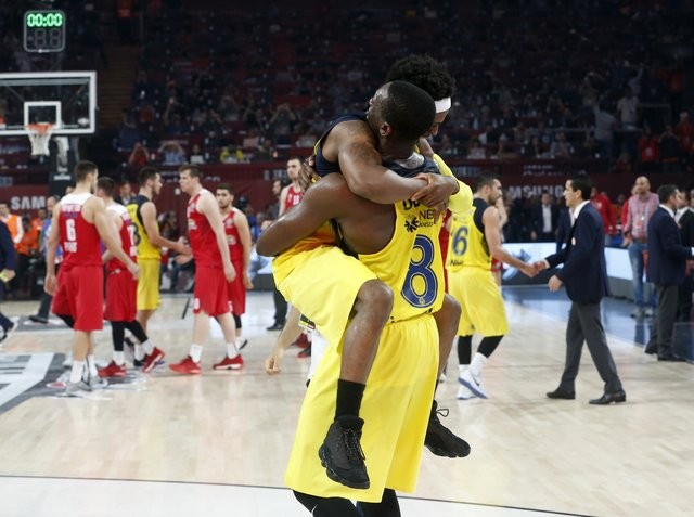 Fenerbahçeli basketbolcular tarihi zaferi böyle değerlendirdi