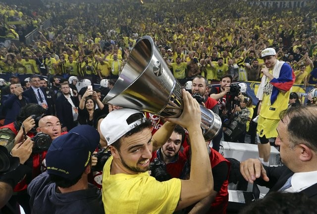 Fenerbahçeli basketbolcular tarihi zaferi böyle değerlendirdi