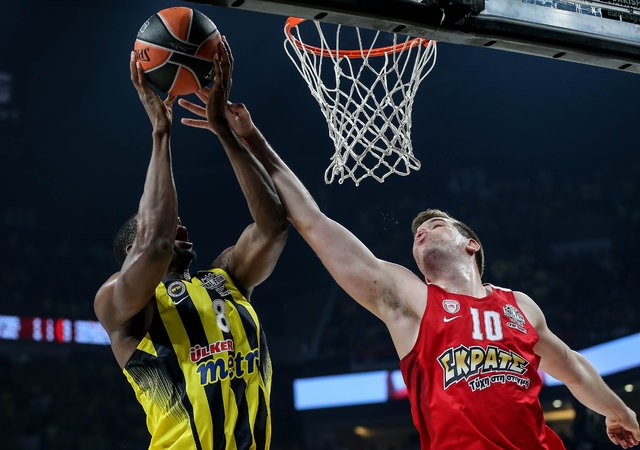 Fenerbahçeli basketbolcular tarihi zaferi böyle değerlendirdi