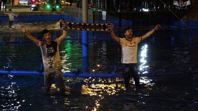 Beşiktaş'ın şampiyonluğu tüm yurtta kutlanıyor