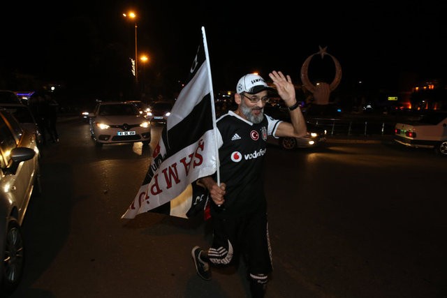 Beşiktaş'ın şampiyonluğu tüm yurtta kutlanıyor