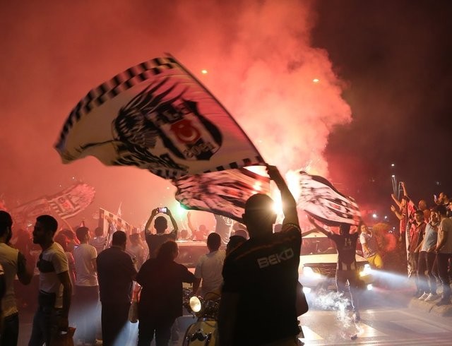 Beşiktaş'ın şampiyonluğu tüm yurtta kutlanıyor