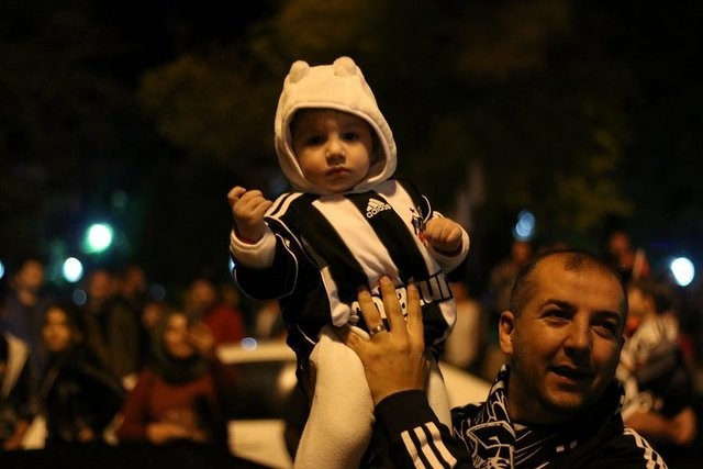 Beşiktaş'ın şampiyonluğu tüm yurtta kutlanıyor