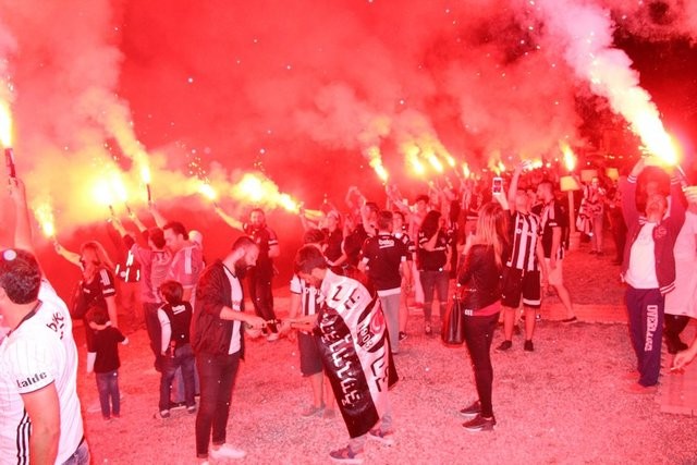 Beşiktaş'ın şampiyonluğu tüm yurtta kutlanıyor