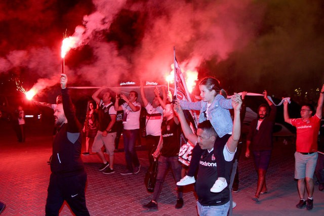 Beşiktaş'ın şampiyonluğu tüm yurtta kutlanıyor