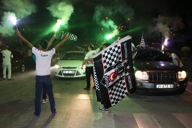 Beşiktaş'ın şampiyonluğu tüm yurtta kutlanıyor