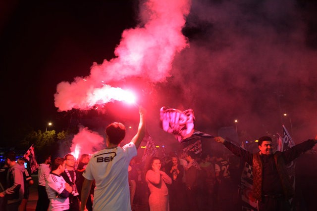 Beşiktaş'ın şampiyonluğu tüm yurtta kutlanıyor