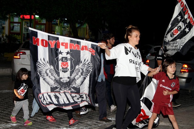 Beşiktaş'ın şampiyonluğu tüm yurtta kutlanıyor