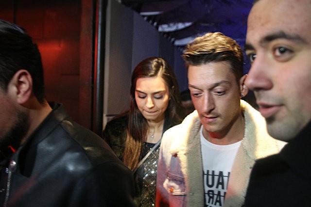 Mesut Özil'den 200 bin TL'lik evlilik teklifi