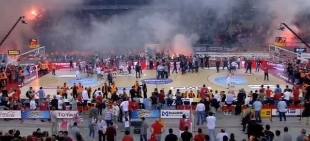 Pana, Olympiakos'un sahasında şampiyon oldu ortalık karıştı!