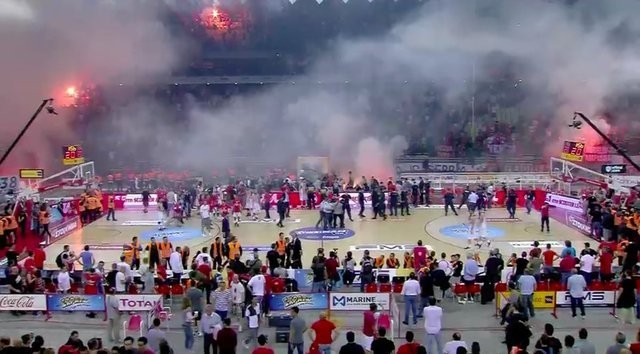 Pana, Olympiakos'un sahasında şampiyon oldu ortalık karıştı!