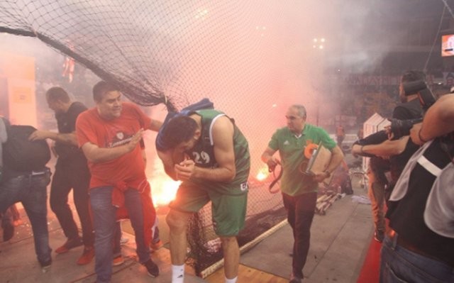 Pana, Olympiakos'un sahasında şampiyon oldu ortalık karıştı!