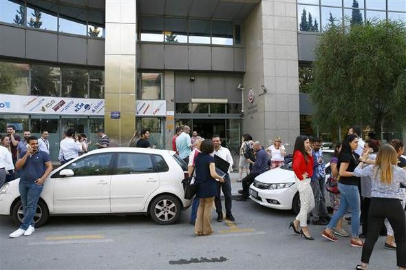 Deprem sonrası vatandaş sokağa döküldü