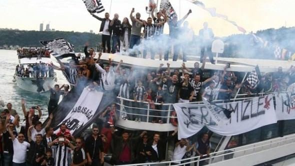 Beşiktaş şampiyonluğunu kutluyor