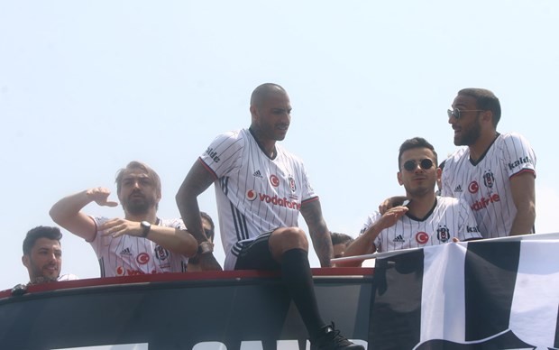 Beşiktaş şampiyonluğunu kutluyor