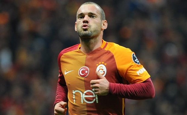 Sneijder garson oldu