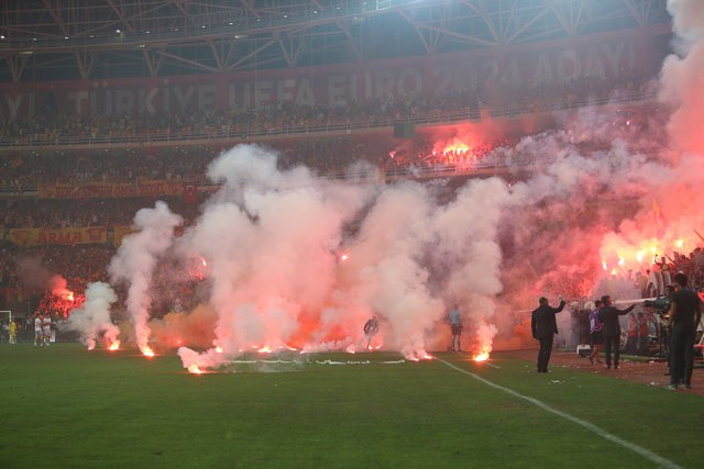 Eskişehirspor - Göztepe finalinde oyunun durduğu anlar!