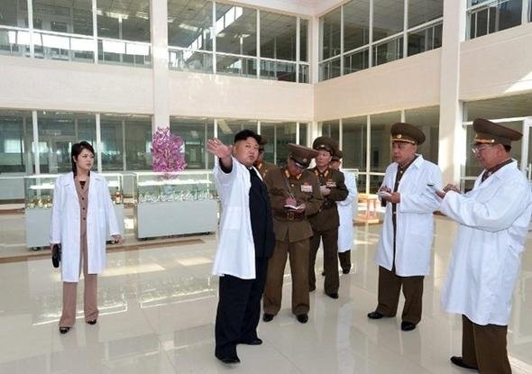 Kim Jong-un'un sır gibi sakladığı eşi ortaya çıktı!