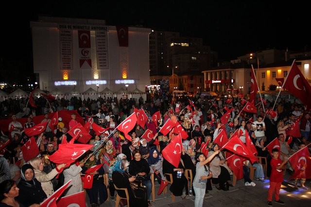 81 ilde demokrasi nöbeti tamamlandı