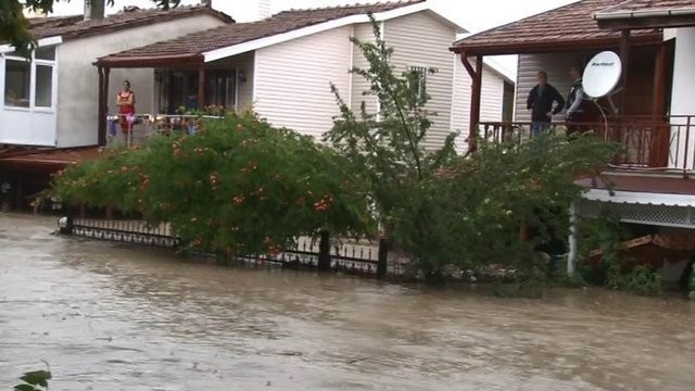 İstanbul'da hayatı felç eden sel felaketinden yeni görüntüler