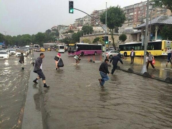 Sosyal medyada 'sel' geyikleri! Metro bekliyordum İDO geldi