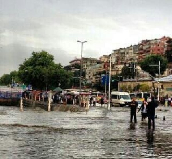 Sosyal medyada 'sel' geyikleri! Metro bekliyordum İDO geldi