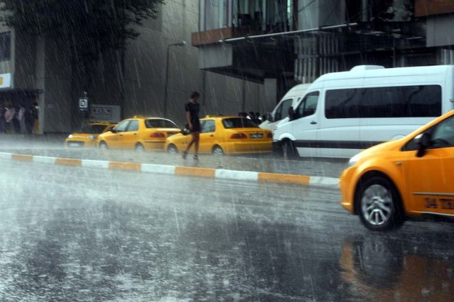 Sosyal medyada 'sel' geyikleri! Metro bekliyordum İDO geldi