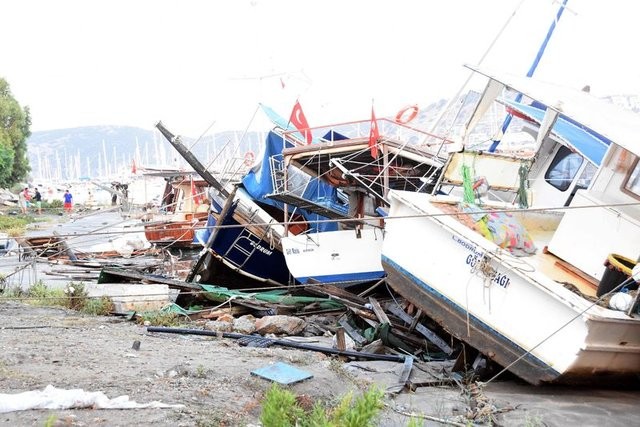 Bodrum'da bulunan ünlü isimlerin deprem paylaşımları