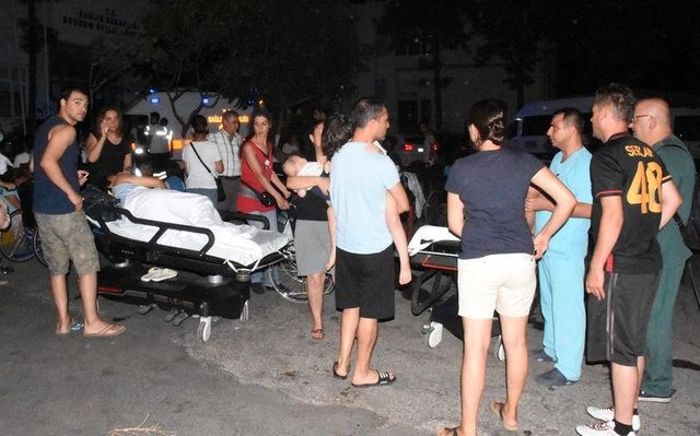 Bodrum'da bulunan ünlü isimlerin deprem paylaşımları