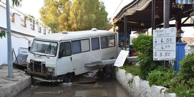 Bodrum'da bulunan ünlü isimlerin deprem paylaşımları