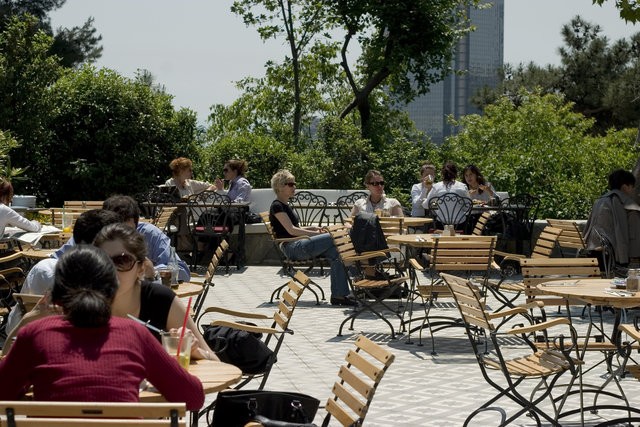 Maçka Parkı'nda çay-kahve fiyatları el yakıyor