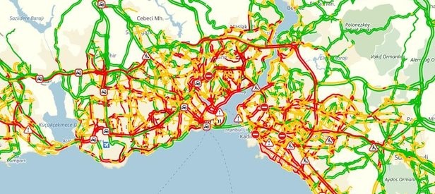 Trafik felç iş yerlerini su bastı! İşte ilk görüntüler